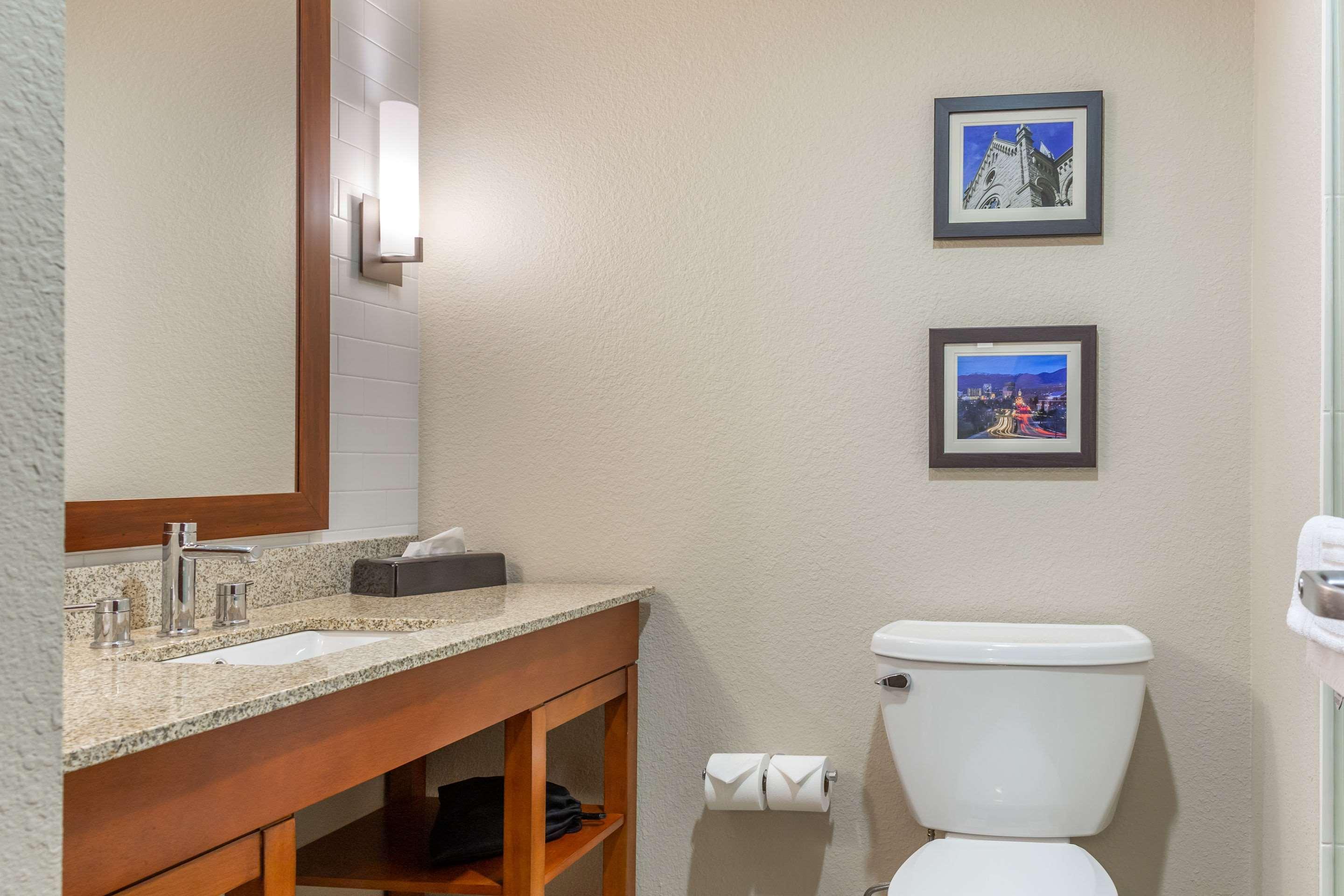 Comfort Inn & Suites Boise Airport Exteriör bild