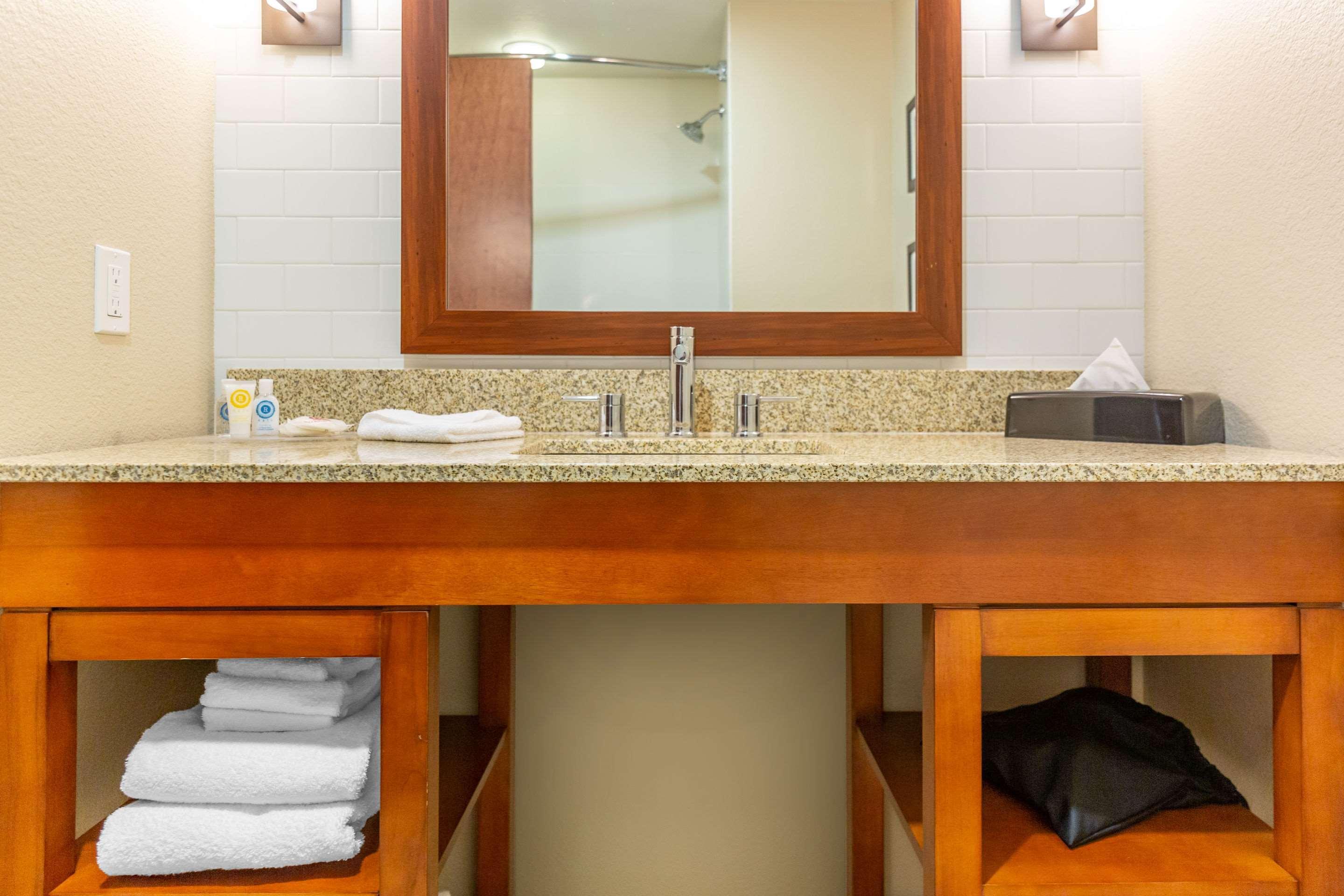 Comfort Inn & Suites Boise Airport Exteriör bild
